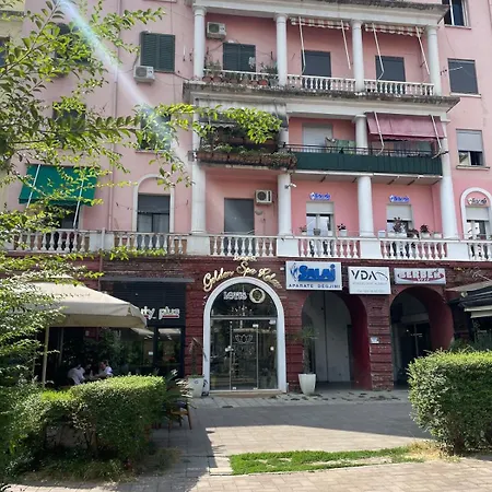 Center - Rinia Park Apartment